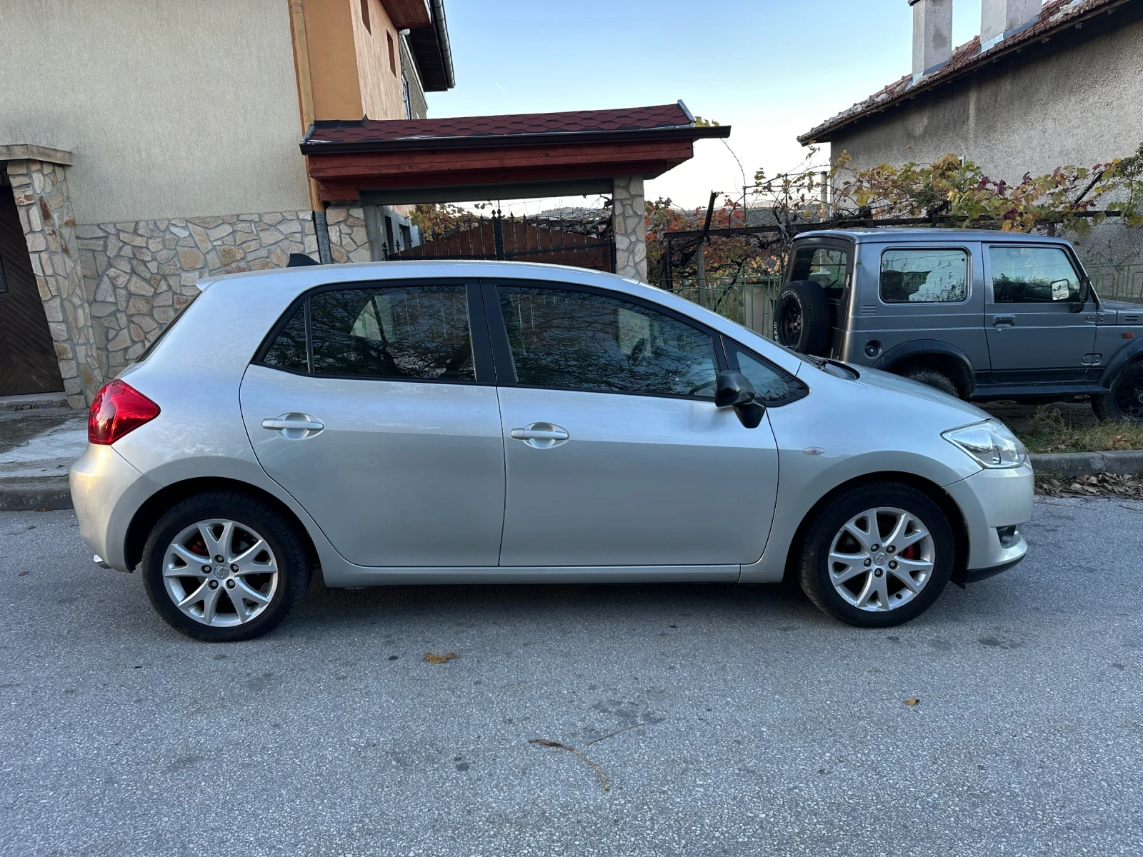 Toyota Auris 1.6i - изображение 4