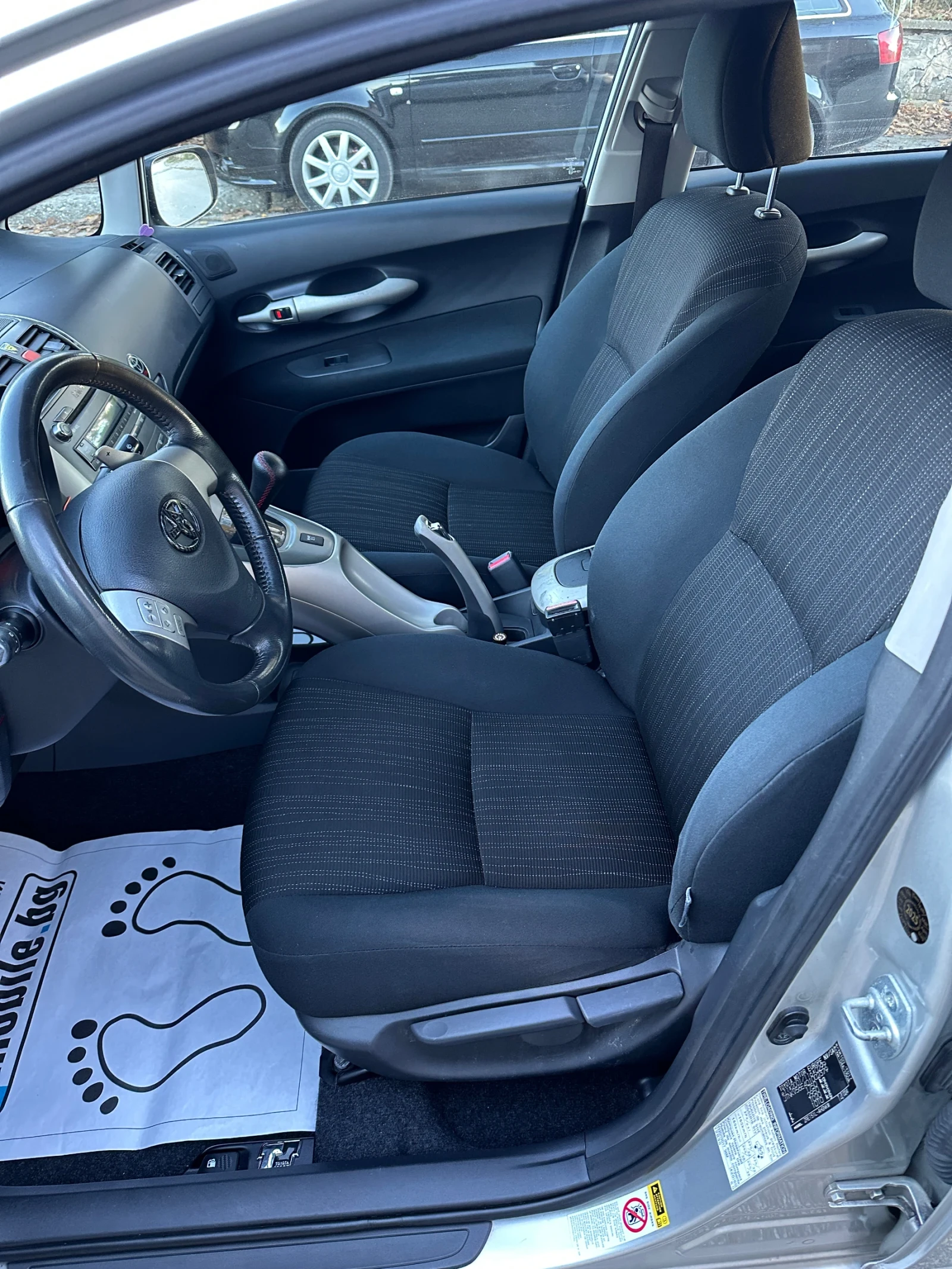 Toyota Auris 1.6i - изображение 8