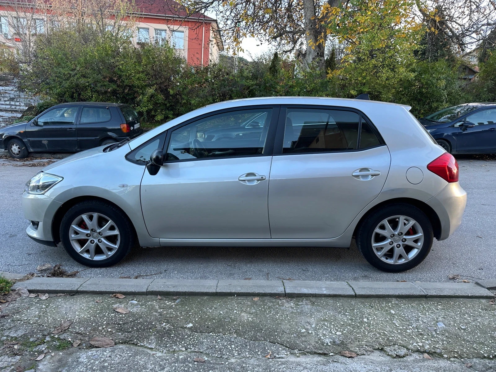 Toyota Auris 1.6i - изображение 3