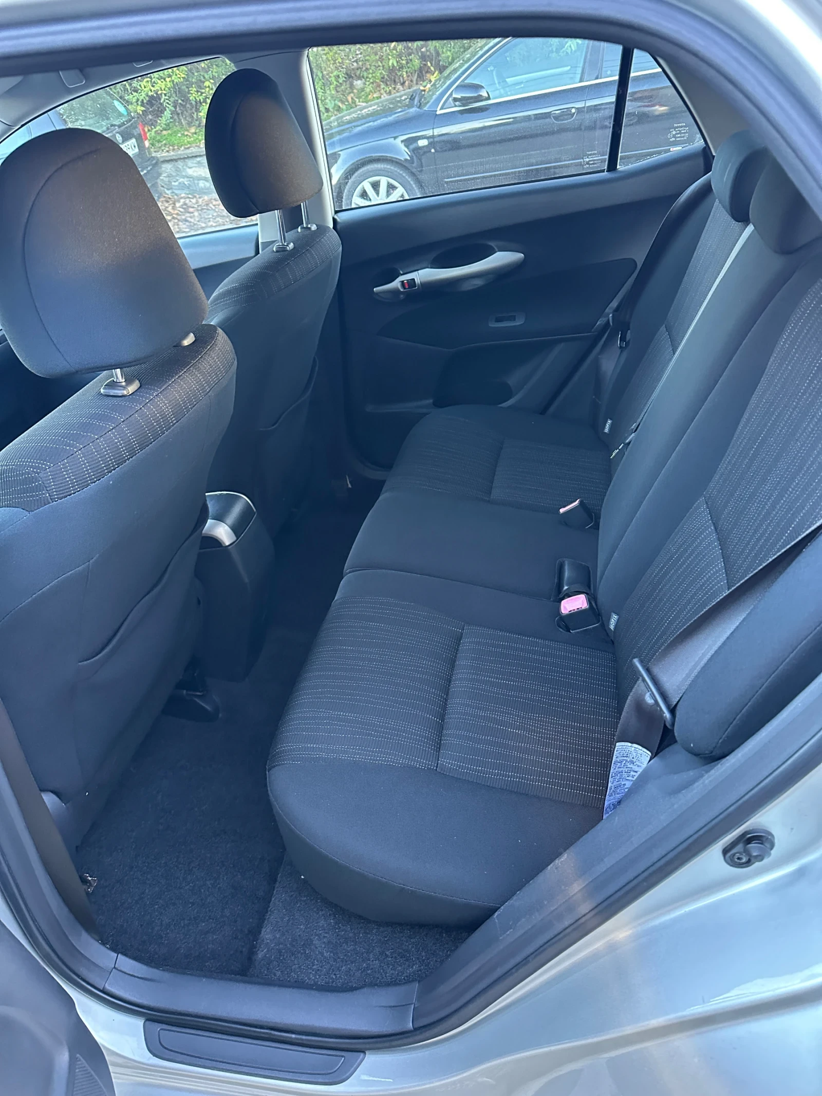 Toyota Auris 1.6i - изображение 10