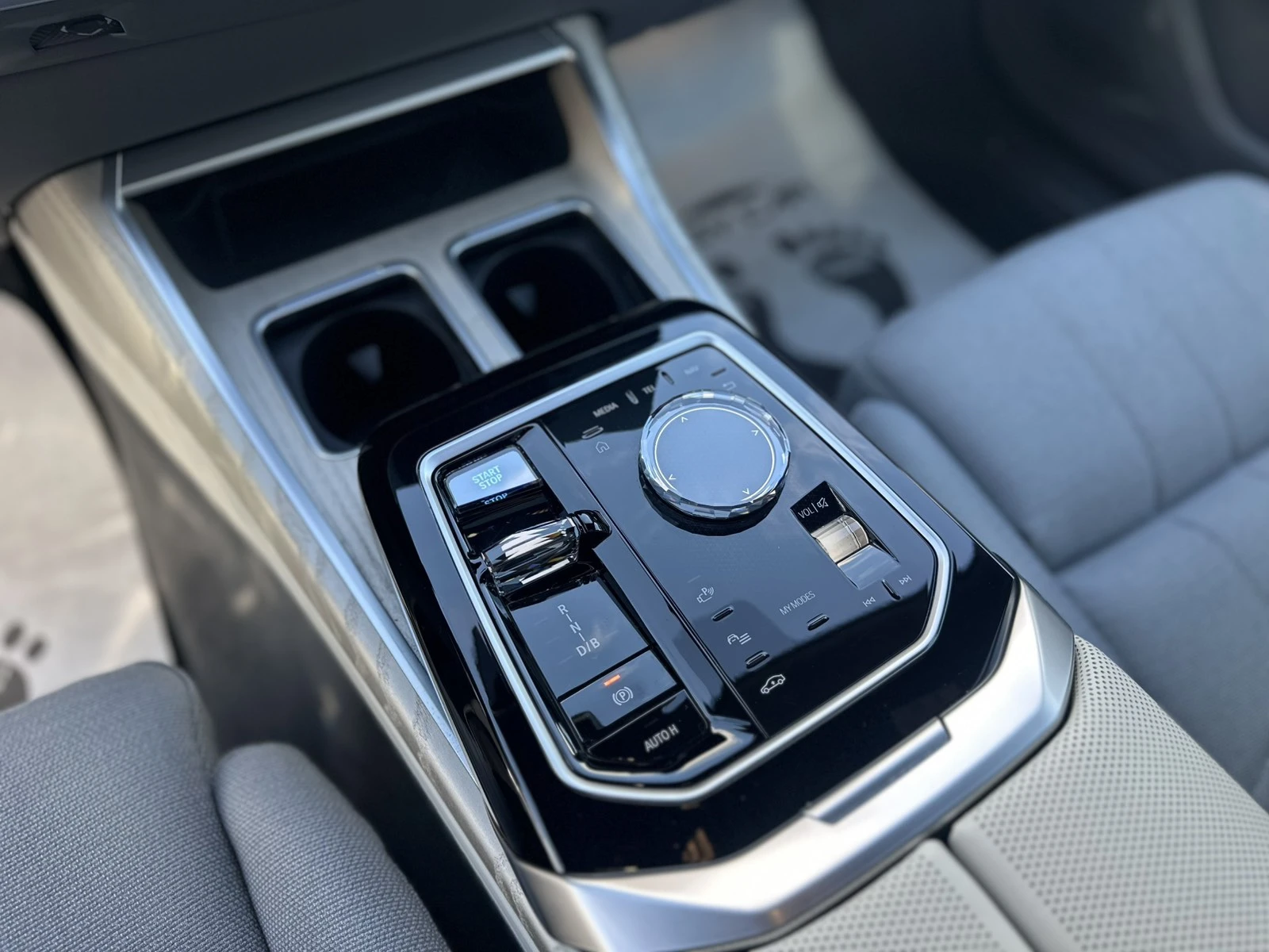 BMW i7 xD60 M-Sport TV/ HUD /Pano /360 /Massage/ | Mobile.bg � ����������� 8