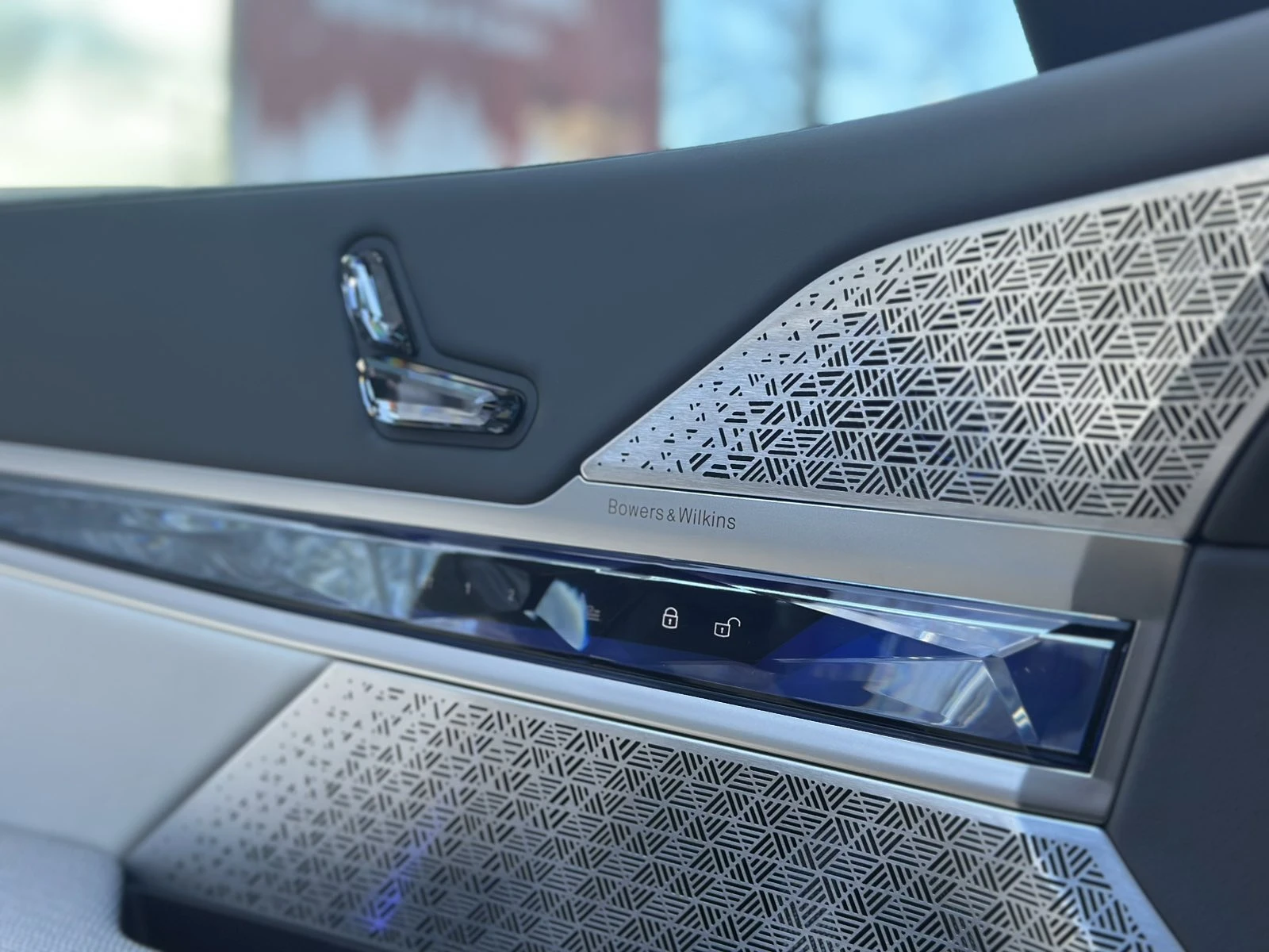 BMW i7 xD60 M-Sport TV/ HUD /Pano /360 /Massage/ | Mobile.bg � ����������� 6