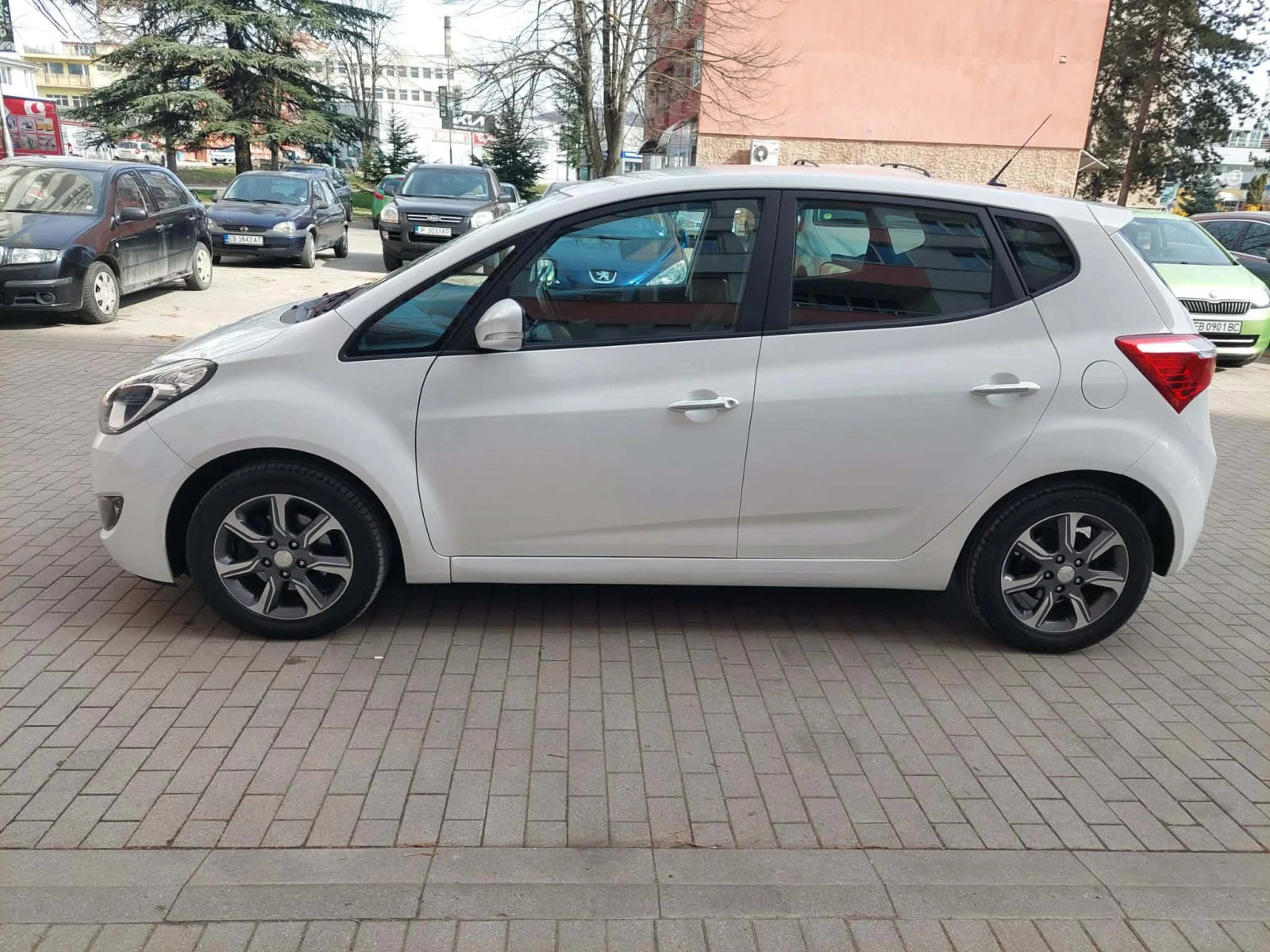 Hyundai Ix20 1.6i FАCELIFT 86000 AUTOMATIC, снимка 4 - Автомобили и джипове - 53818002