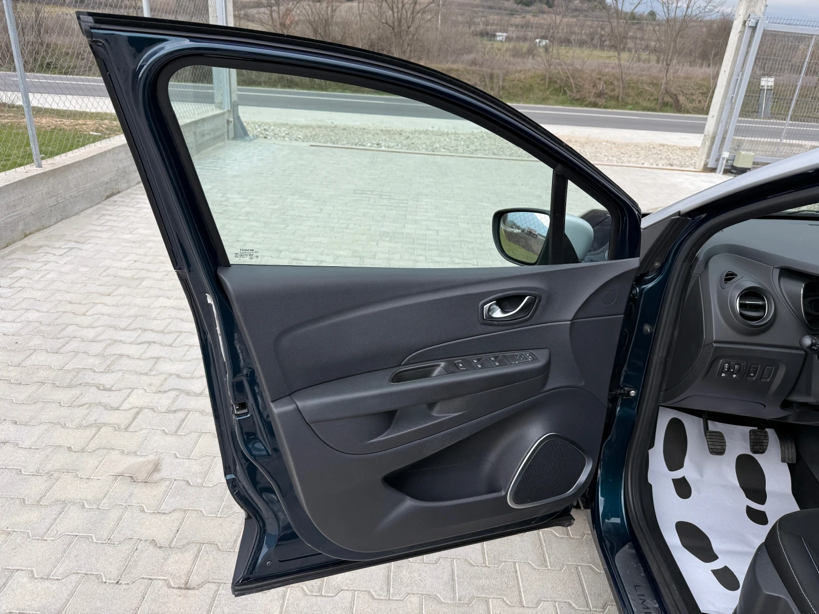 Renault Captur 1.5 DCI NAVI FACELIFT, снимка 9 - Автомобили и джипове - 53880654