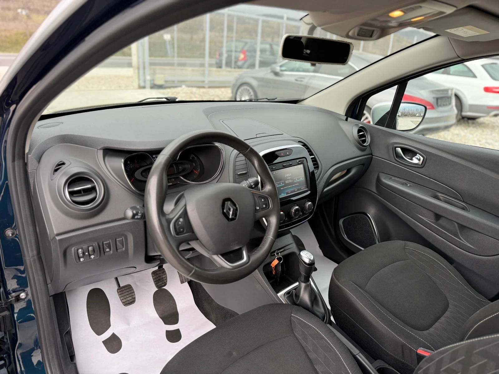 Renault Captur 1.5 DCI NAVI FACELIFT, снимка 10 - Автомобили и джипове - 53880654