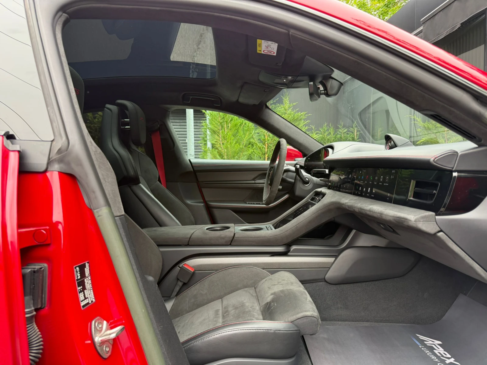 Porsche Taycan GTS/CARBON, снимка 12 - Автомобили и джипове - 54481741