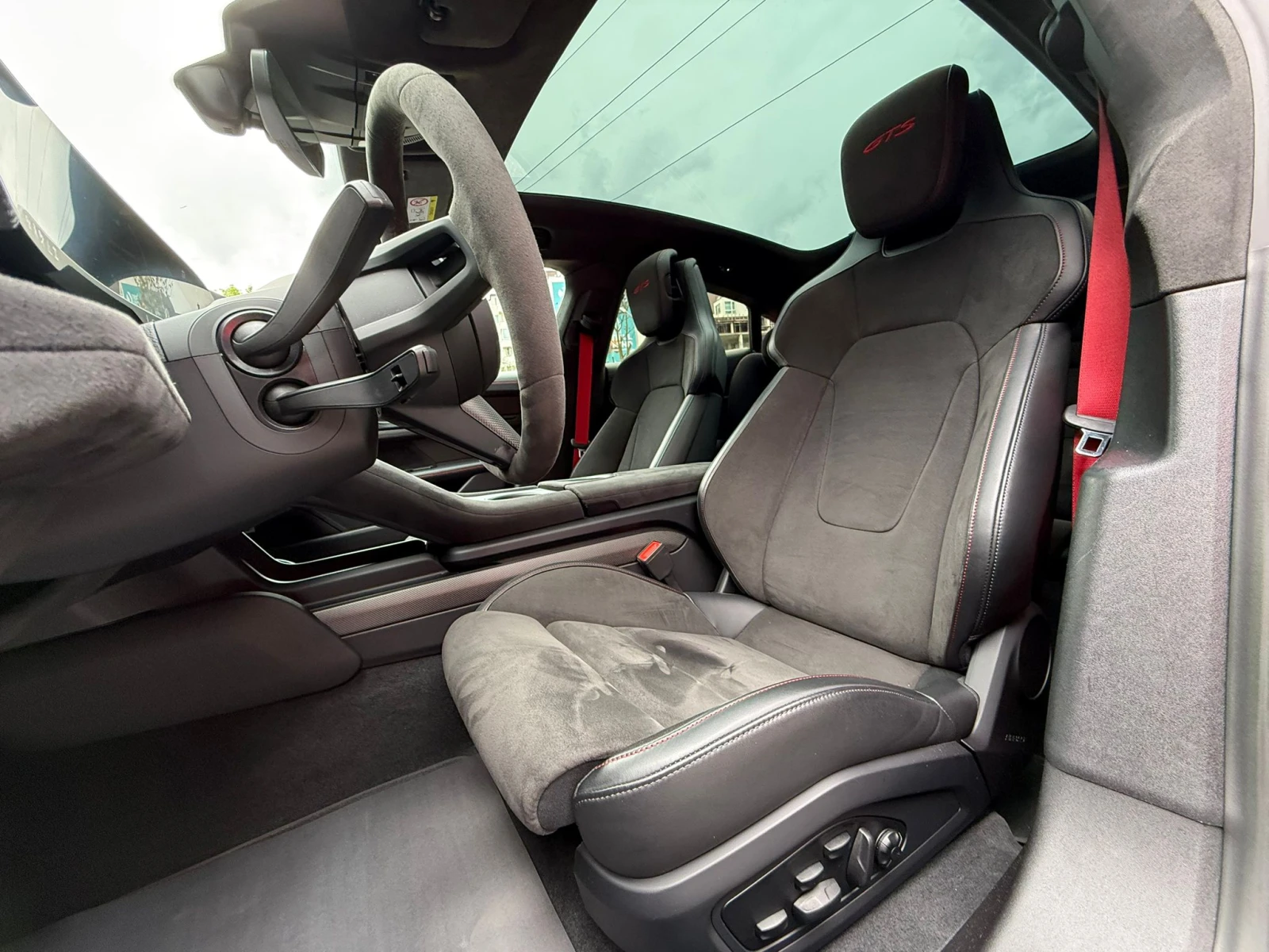 Porsche Taycan GTS/CARBON, снимка 10 - Автомобили и джипове - 54481741