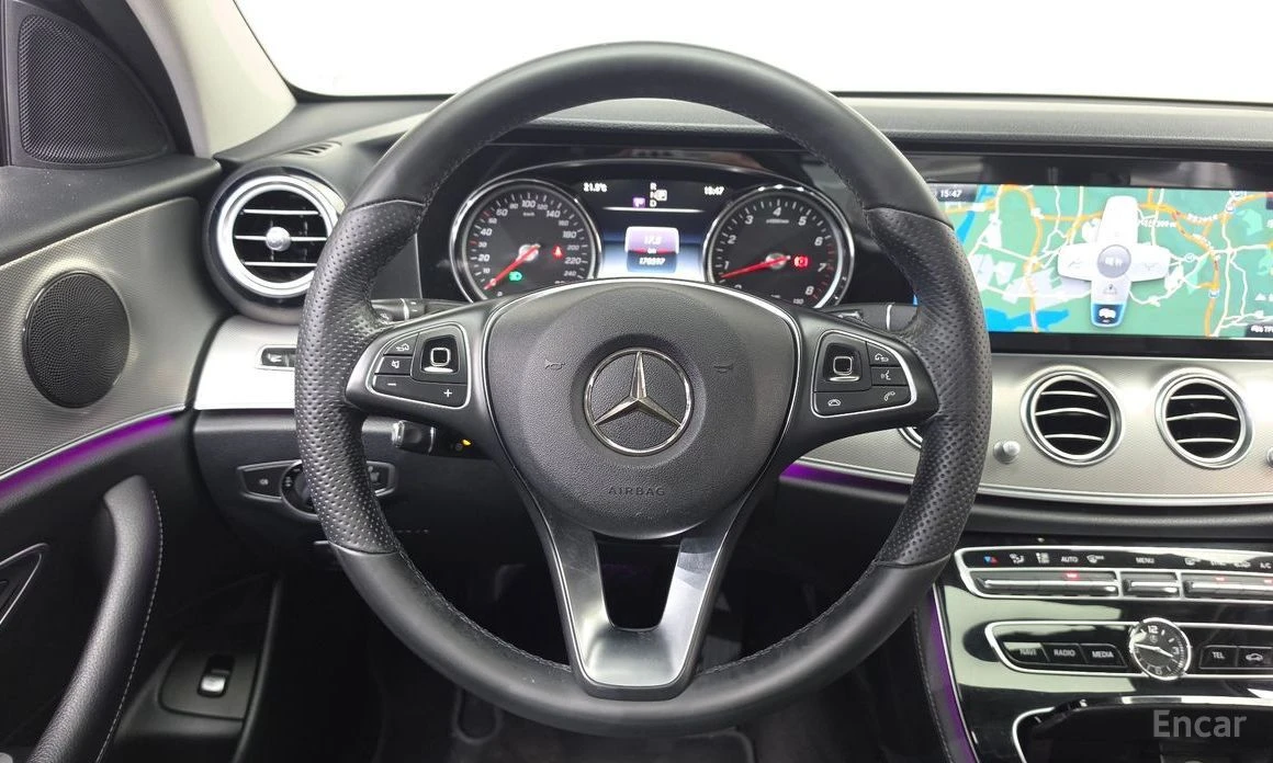 Mercedes-Benz E 200, снимка 13 - Автомобили и джипове - 54601563