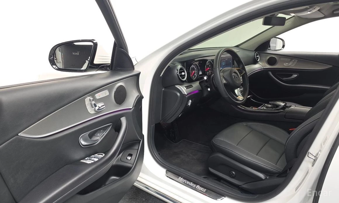 Mercedes-Benz E 200, снимка 10 - Автомобили и джипове - 54601563