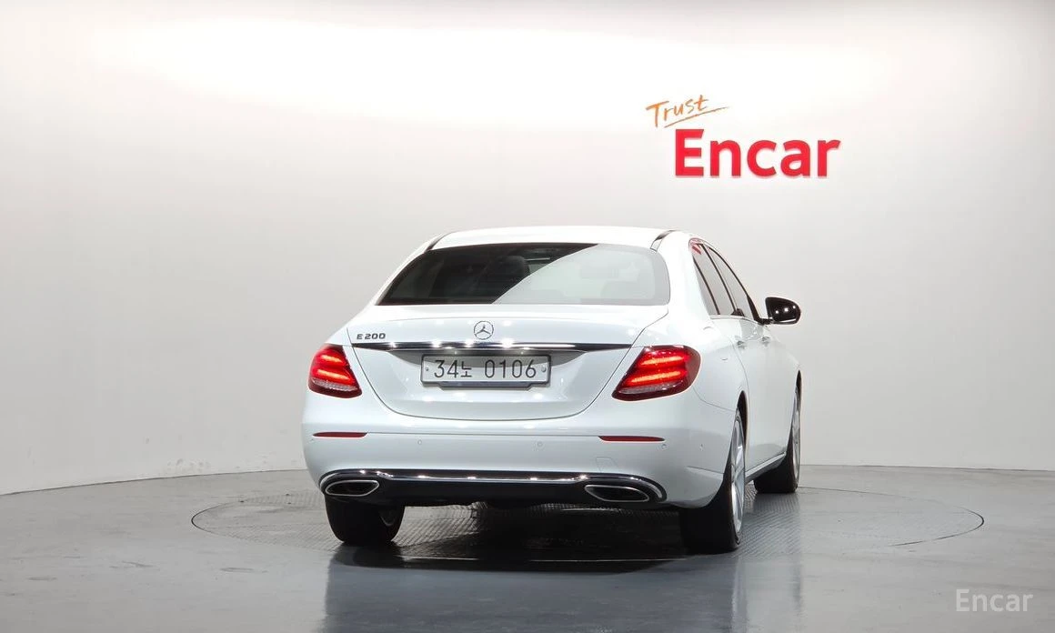 Mercedes-Benz E 200, снимка 4 - Автомобили и джипове - 54601563