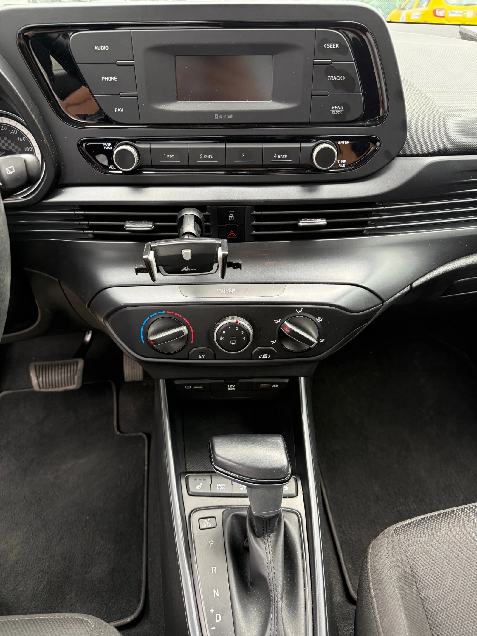 Hyundai I20, снимка 8 - Автомобили и джипове - 54730695