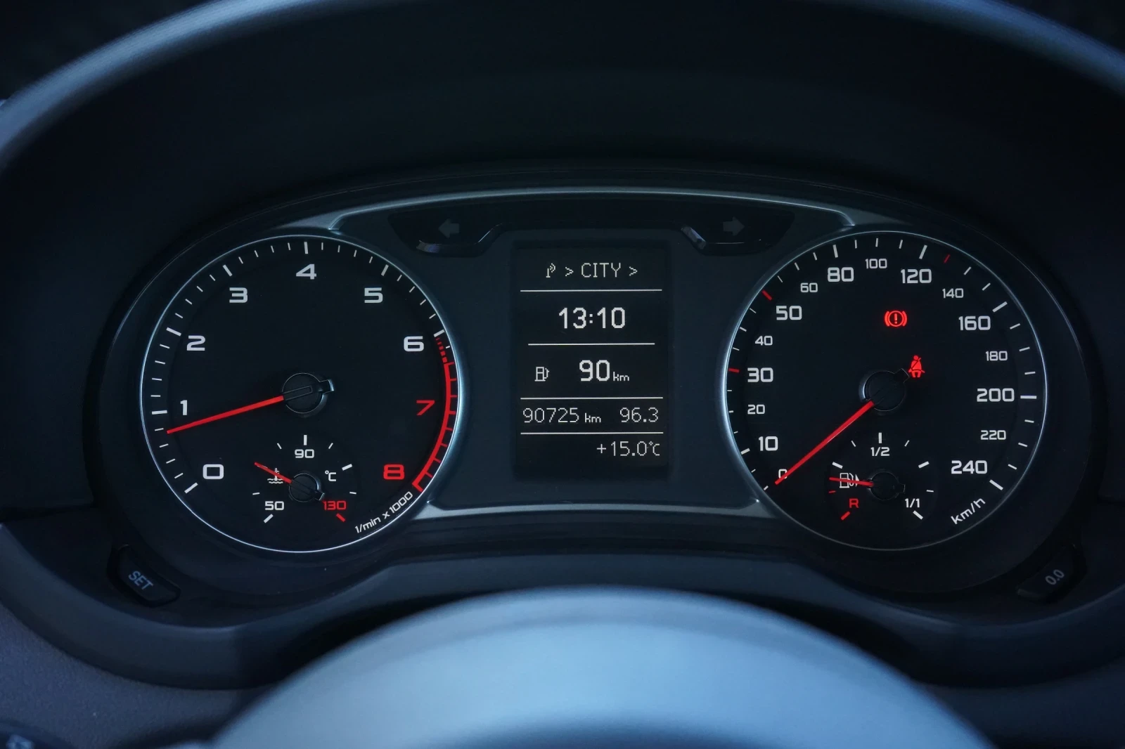 Audi A1 1.4 БЕНЗИН* XENON* РЕИСТРИРАНА* ОСБСЛУЖЕНА* , снимка 10 - Автомобили и джипове - 56113748