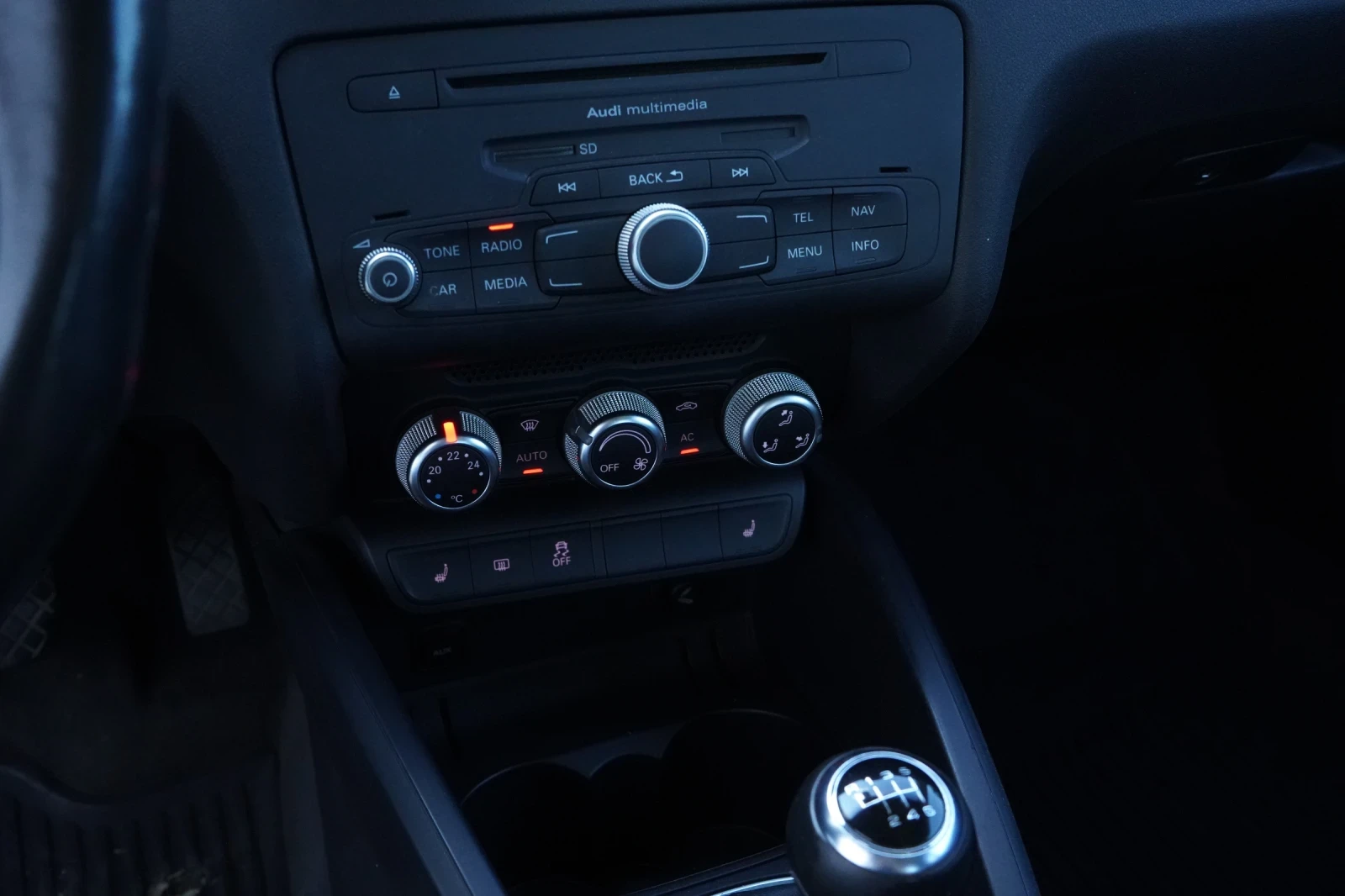 Audi A1 1.4 БЕНЗИН* XENON* РЕИСТРИРАНА* ОСБСЛУЖЕНА* , снимка 12 - Автомобили и джипове - 56113748