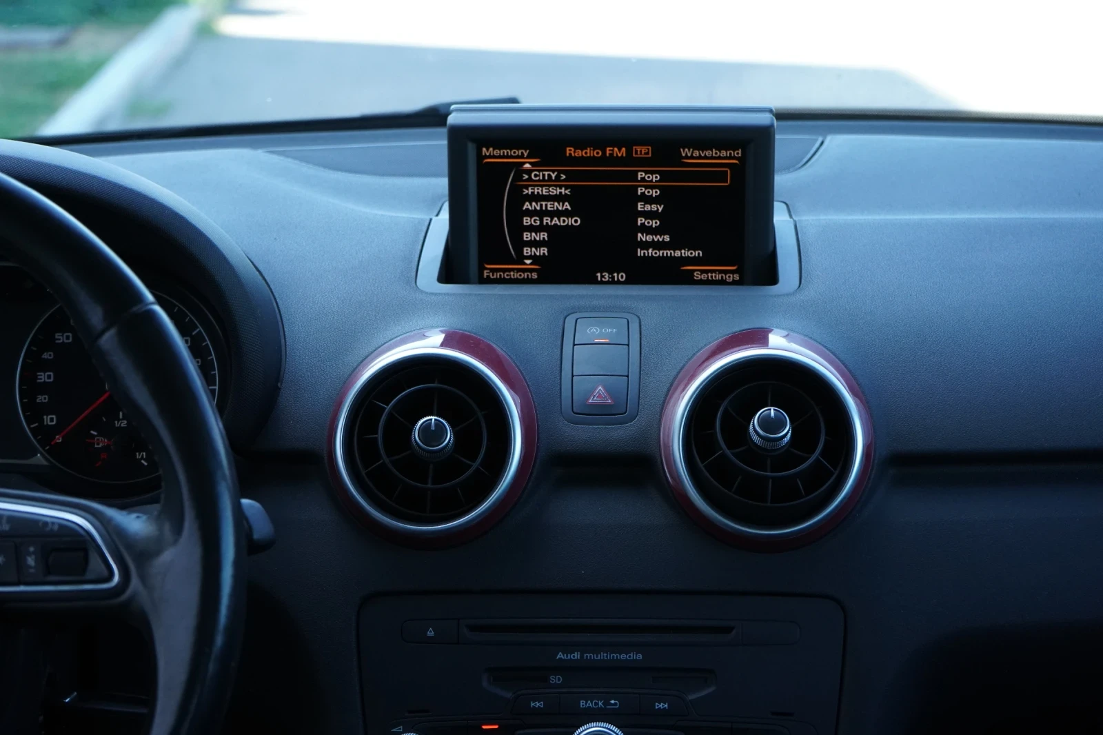 Audi A1 1.4 БЕНЗИН* XENON* РЕИСТРИРАНА* ОСБСЛУЖЕНА* , снимка 11 - Автомобили и джипове - 56113748