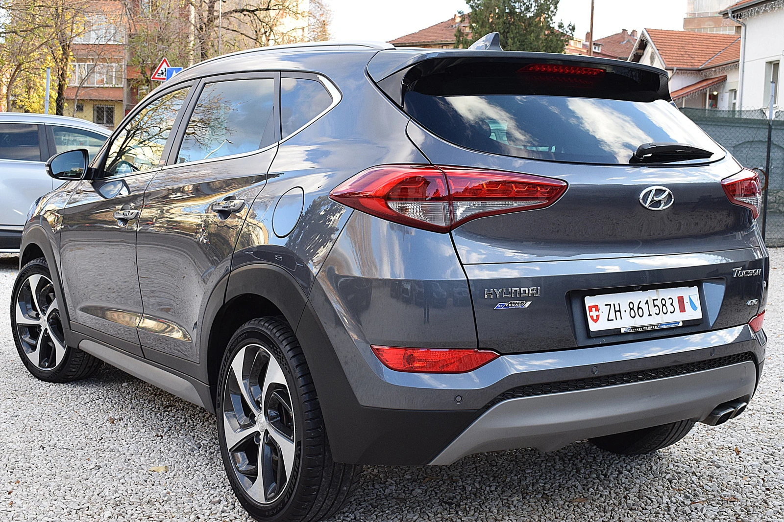 Hyundai Tucson 2.0ШВЕЙЦАРИЯ/VERTEX/АВТОМАТИК/КОЖА/ЛЕД/LANE ASSIST - изображение 6