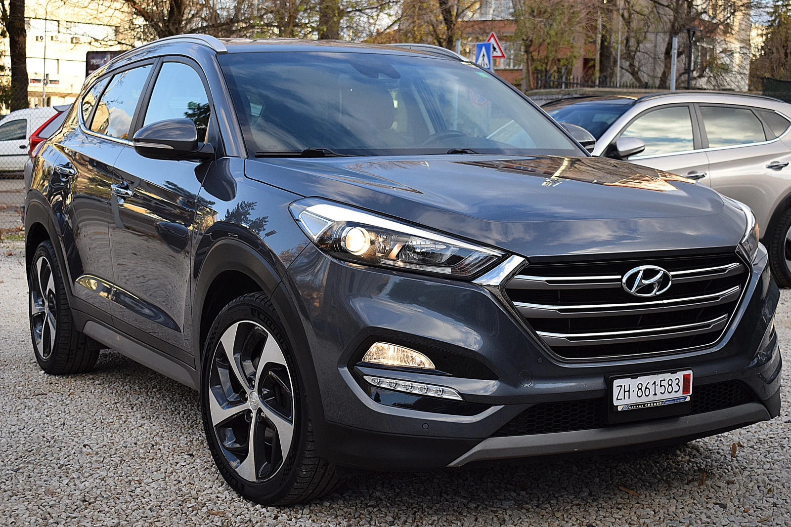 Hyundai Tucson 2.0ШВЕЙЦАРИЯ/VERTEX/АВТОМАТИК/КОЖА/ЛЕД/LANE ASSIST - изображение 3