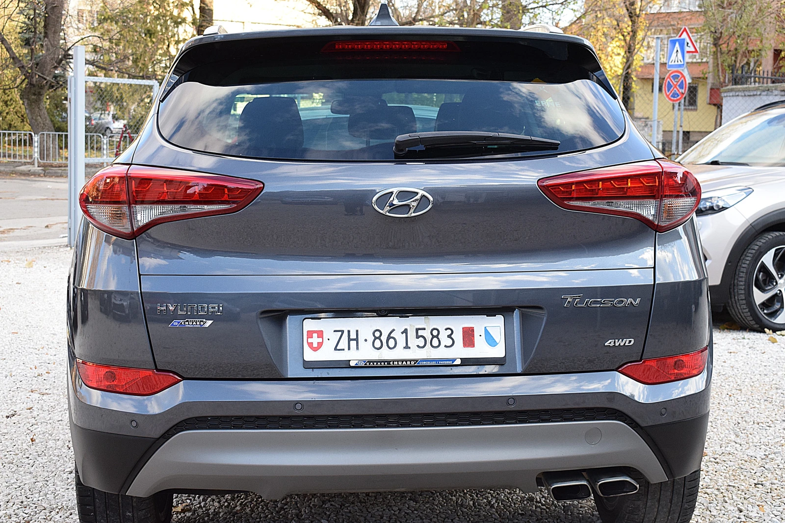 Hyundai Tucson 2.0ШВЕЙЦАРИЯ/VERTEX/АВТОМАТИК/КОЖА/ЛЕД/LANE ASSIST - изображение 5