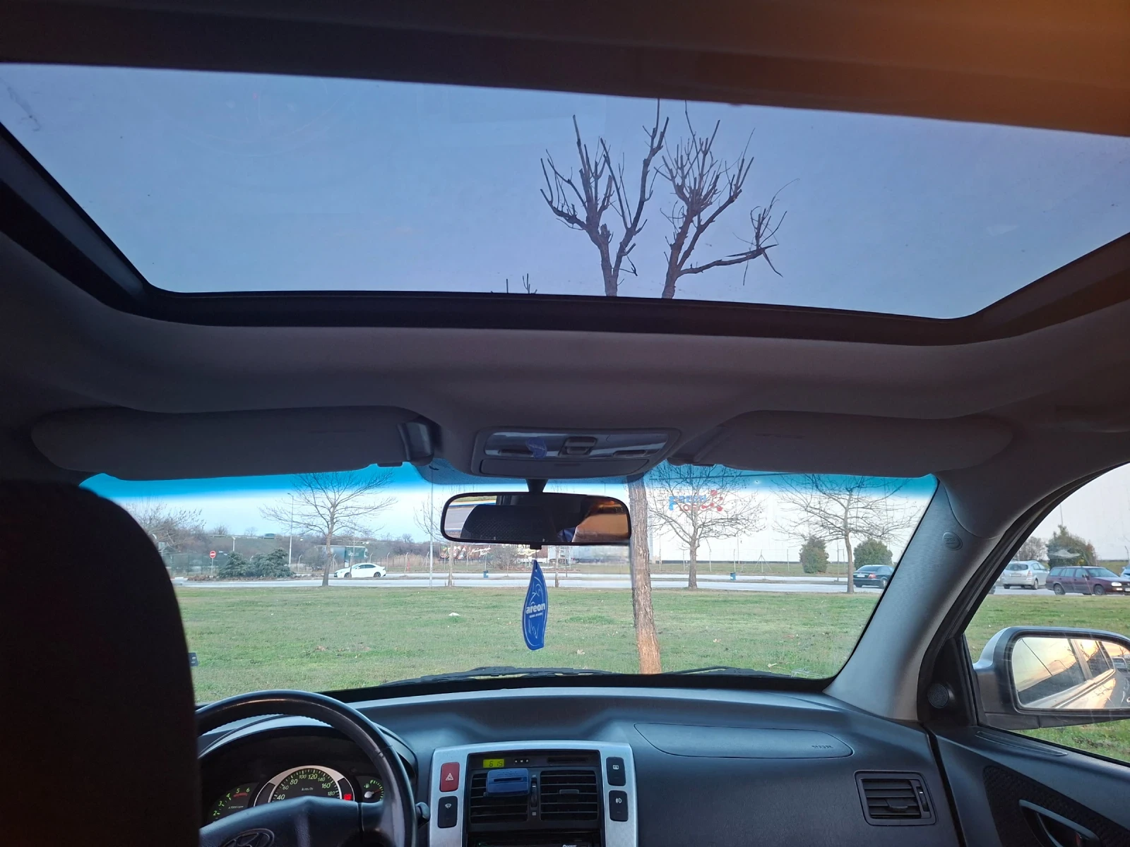 Hyundai Tucson 2.0 CRDI 2WD 140ks, снимка 12 - Автомобили и джипове - 53773902