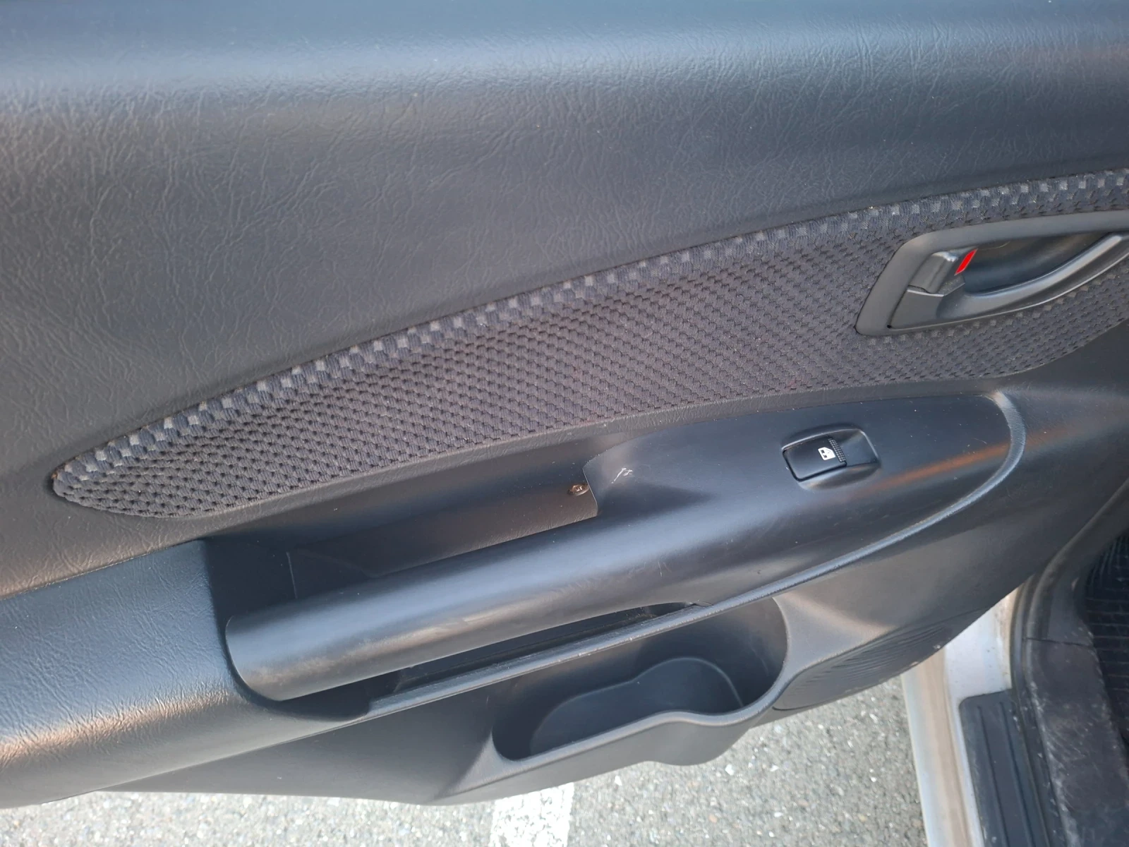 Hyundai Tucson 2.0 CRDI 2WD 140ks, снимка 14 - Автомобили и джипове - 53773902