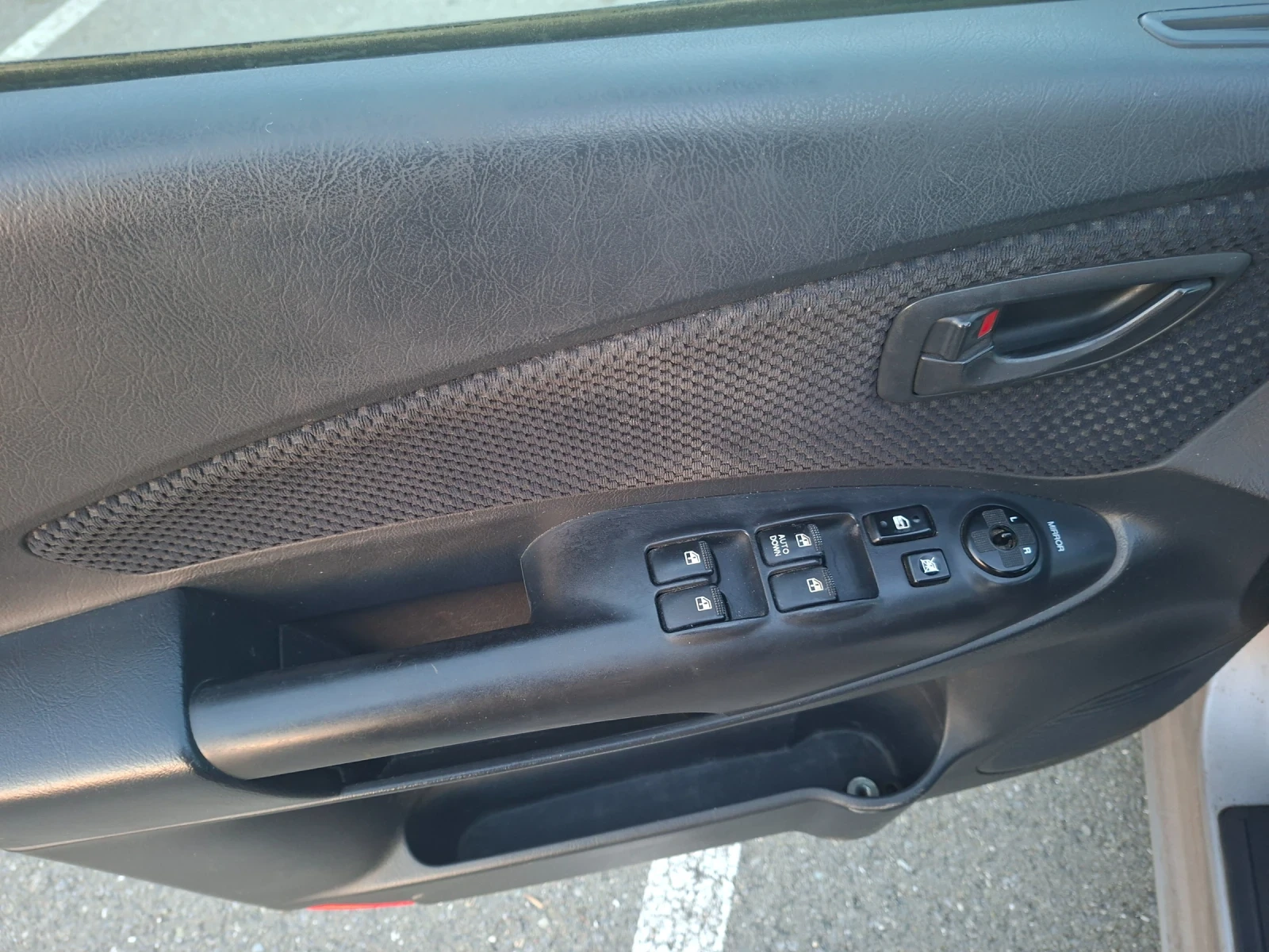 Hyundai Tucson 2.0 CRDI 2WD 140ks, снимка 13 - Автомобили и джипове - 53773902