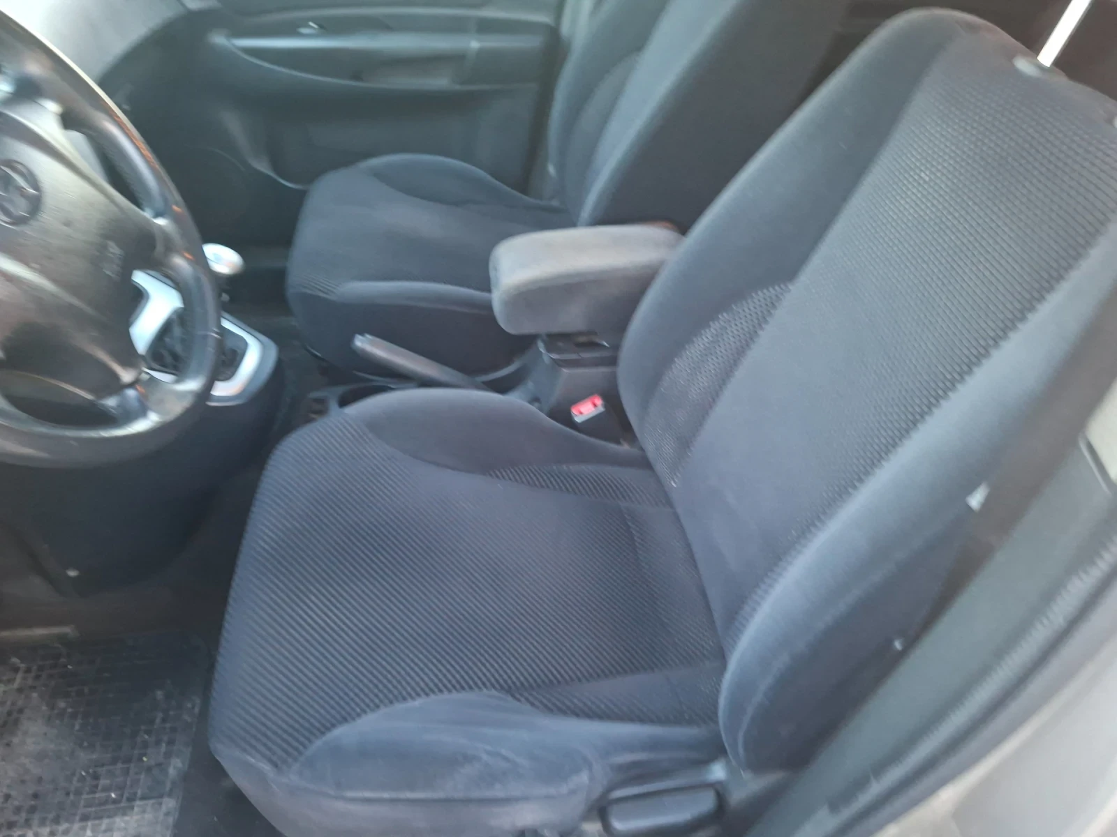 Hyundai Tucson 2.0 CRDI 2WD 140ks, снимка 15 - Автомобили и джипове - 53773902