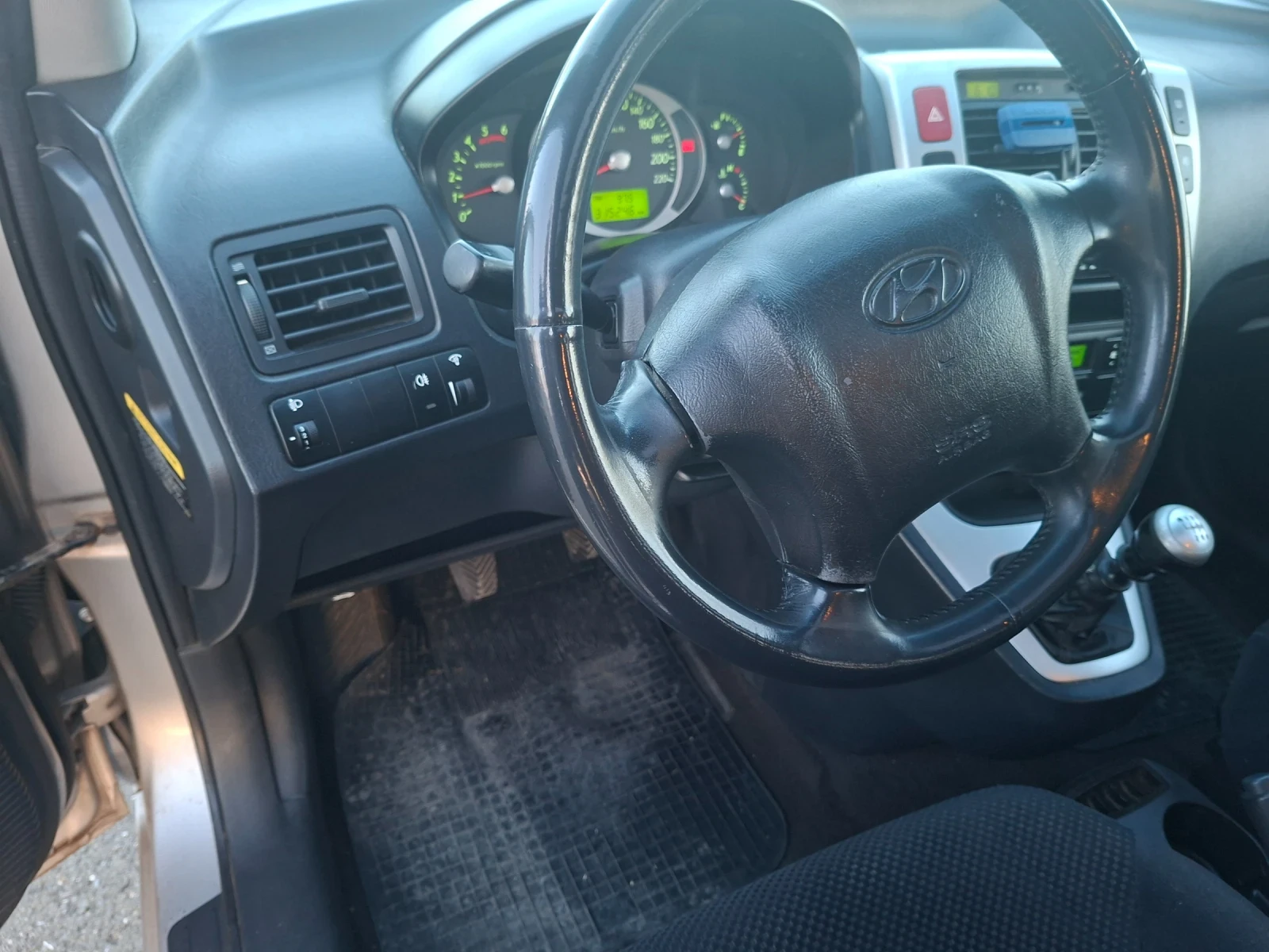 Hyundai Tucson 2.0 CRDI 2WD 140ks - изображение 10