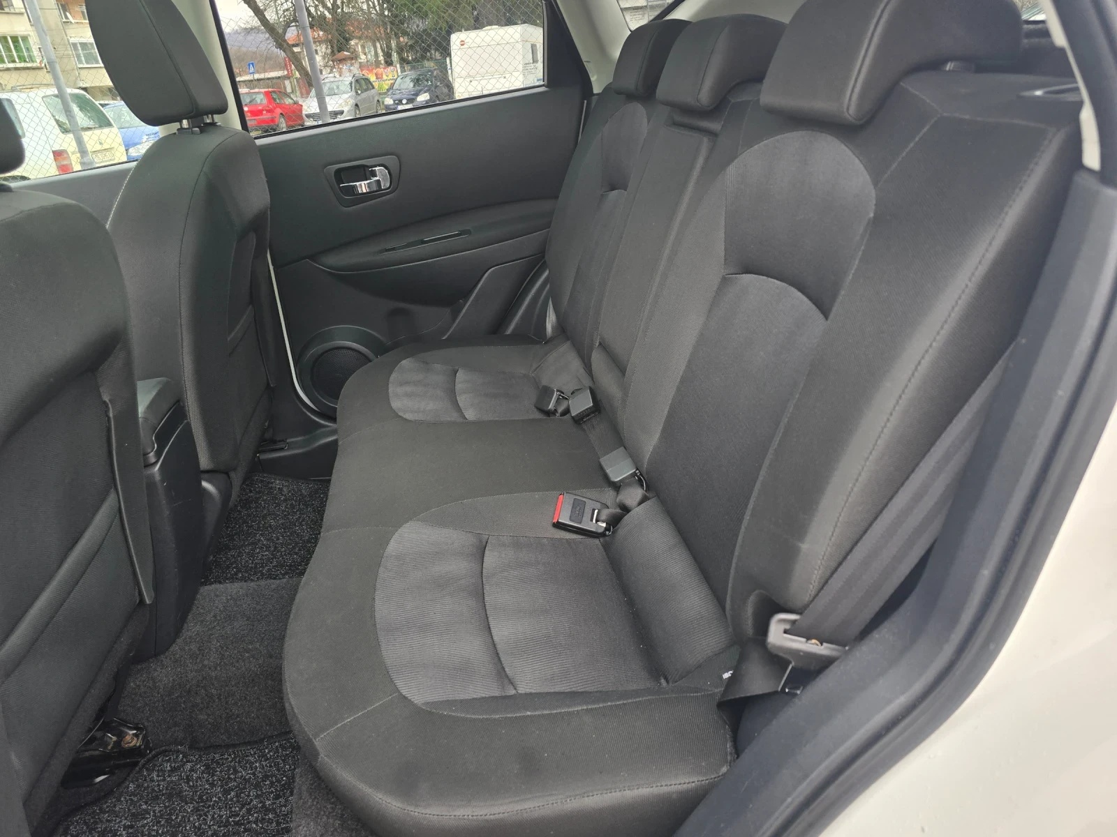 Nissan Qashqai 2.0i 4X4 НАВИ ШВЕЙЦАРИЯ , снимка 11 - Автомобили и джипове - 53985754