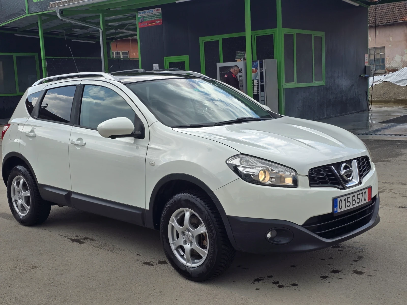 Nissan Qashqai 2.0i 4X4 НАВИ ШВЕЙЦАРИЯ , снимка 3 - Автомобили и джипове - 53985754