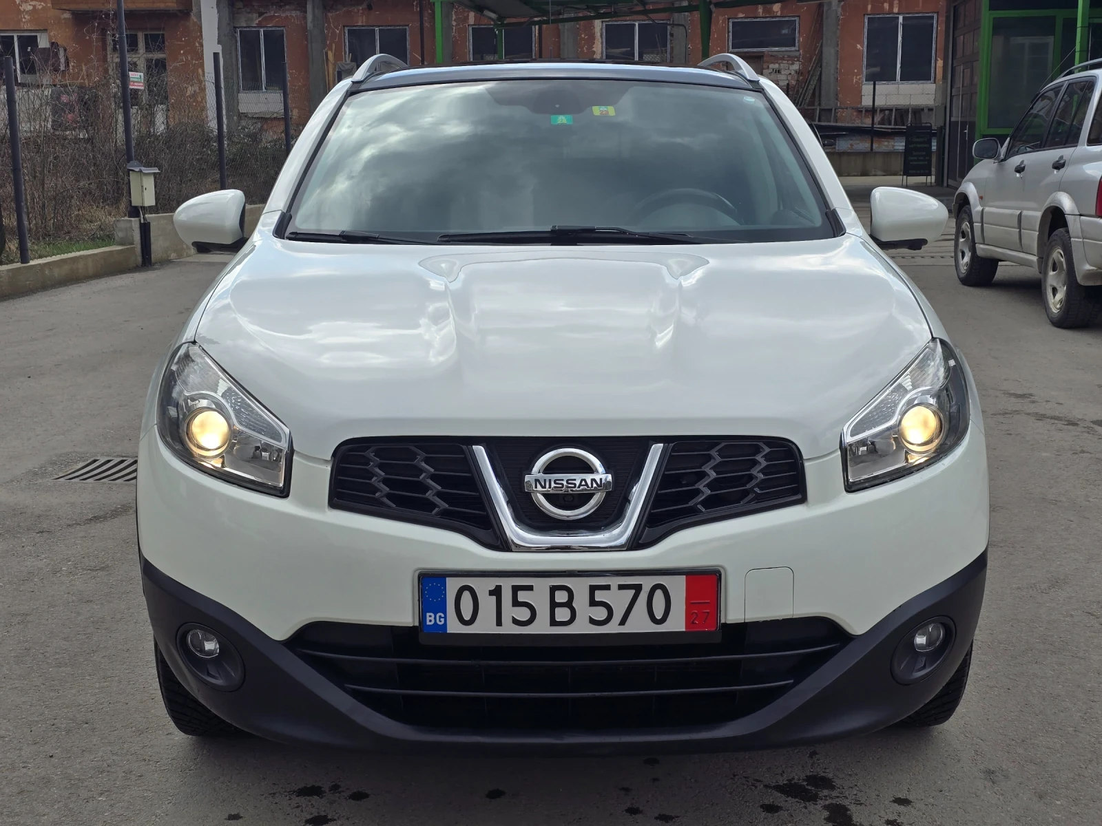 Nissan Qashqai 2.0i 4X4 НАВИ ШВЕЙЦАРИЯ , снимка 2 - Автомобили и джипове - 53985754