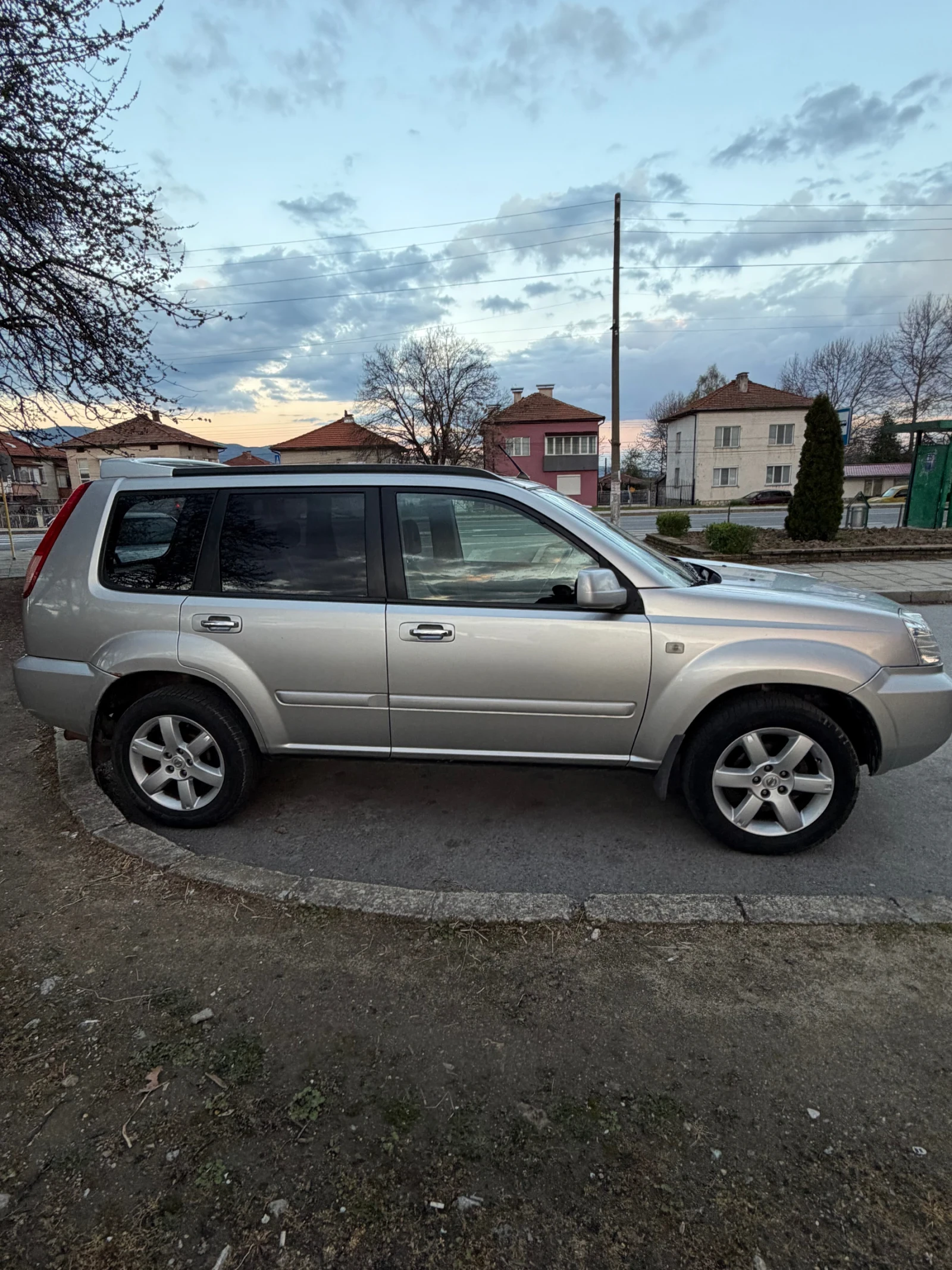 Nissan X-trail 2.2 DCI 4х4 Топ състояние , снимка 4 - Автомобили и джипове - 54145625