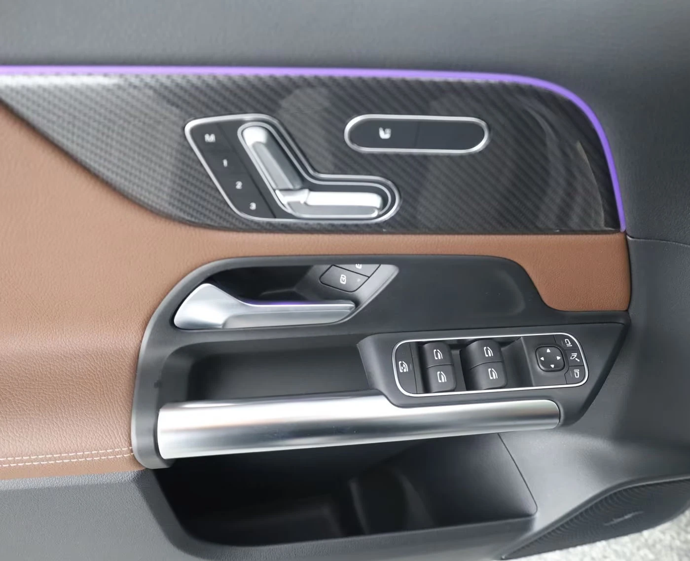 Mercedes-Benz GLA 45 AMG S/4MATIC/421HP/NIGHT/MAGNO/PANO/BURM/360/MEMO/153q, снимка 13 - Автомобили и джипове - 54189831