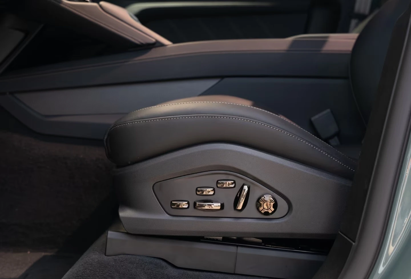 Porsche Cayenne TURBO ELECTRIC * NEW 2026* BURMESTER CHRONO 360 , снимка 14 - Автомобили и джипове - 54704619