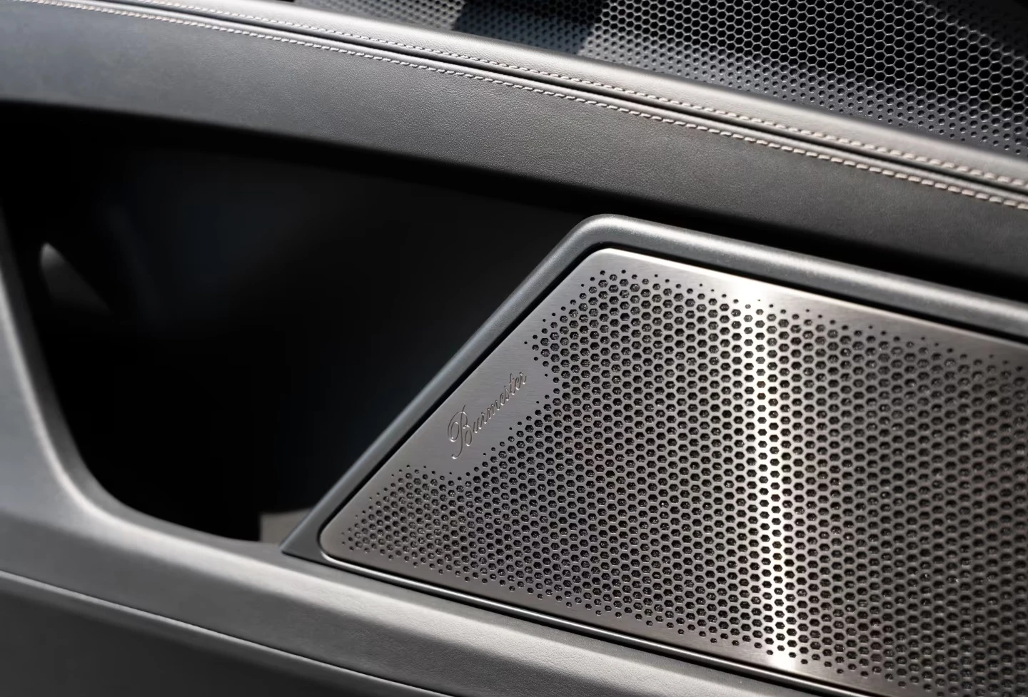Porsche Cayenne TURBO ELECTRIC * NEW 2026* BURMESTER CHRONO 360 , снимка 15 - Автомобили и джипове - 54704619