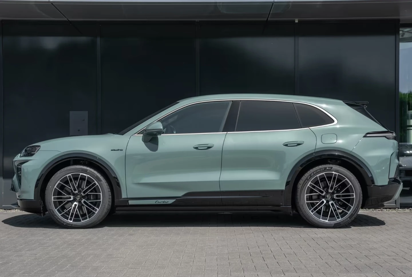 Porsche Cayenne TURBO ELECTRIC * NEW 2026* BURMESTER CHRONO 360 , снимка 2 - Автомобили и джипове - 54704619