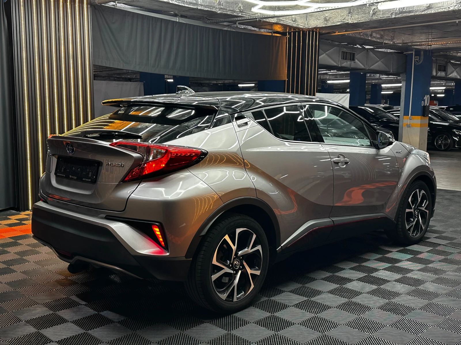 Toyota C-HR 1.8 hybdrid 98 к.с./ГАРАНЦИЯ, снимка 4 - Автомобили и джипове - 56254546