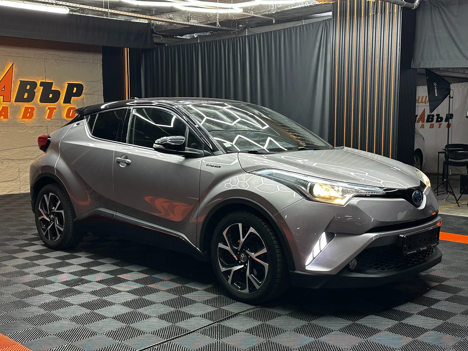 Toyota C-HR 1.8 hybdrid 98 к.с./ГАРАНЦИЯ, снимка 3 - Автомобили и джипове - 56254546