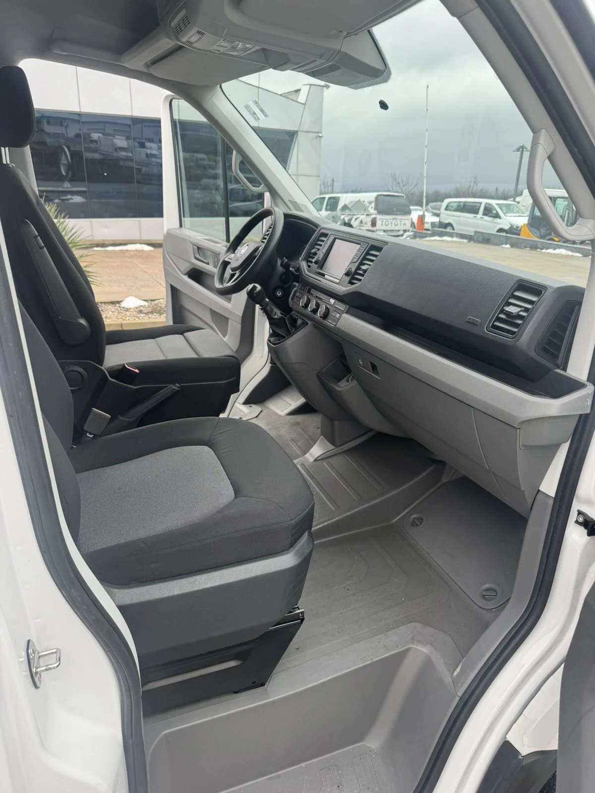 VW Crafter 2.0TDI/КЛИМА/МАКСИ, снимка 10 - Бусове и автобуси - 54081261