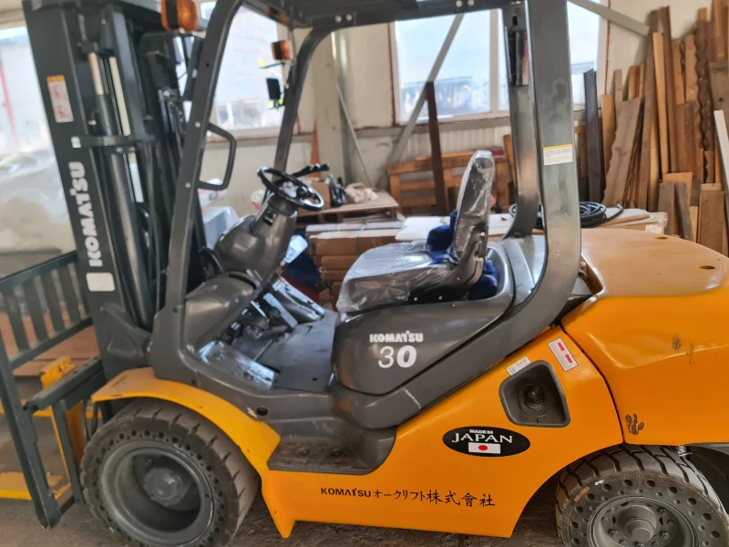 Мотокар Komatsu  FD30 /34.2 kw, снимка 2 - Индустриална техника - 52533490