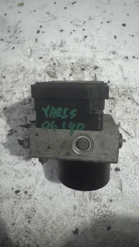 Спирачна помпа ABS за Toyota Yaris 2011, снимка 2