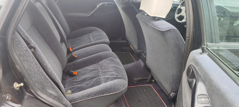 VW Passat 1.8 Моно, снимка 12 - Автомобили и джипове - 52303477