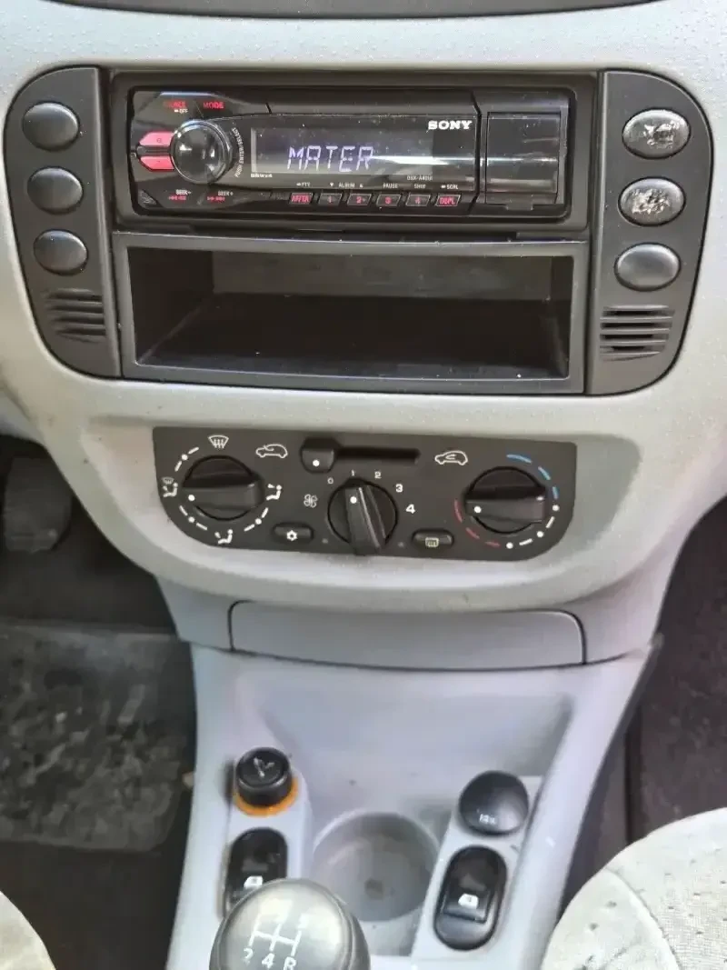 Citroen C3 1.4i 75hp АГУ/ВИНЕТКА/КЛИМАТИК, снимка 6 - Автомобили и джипове - 53612321