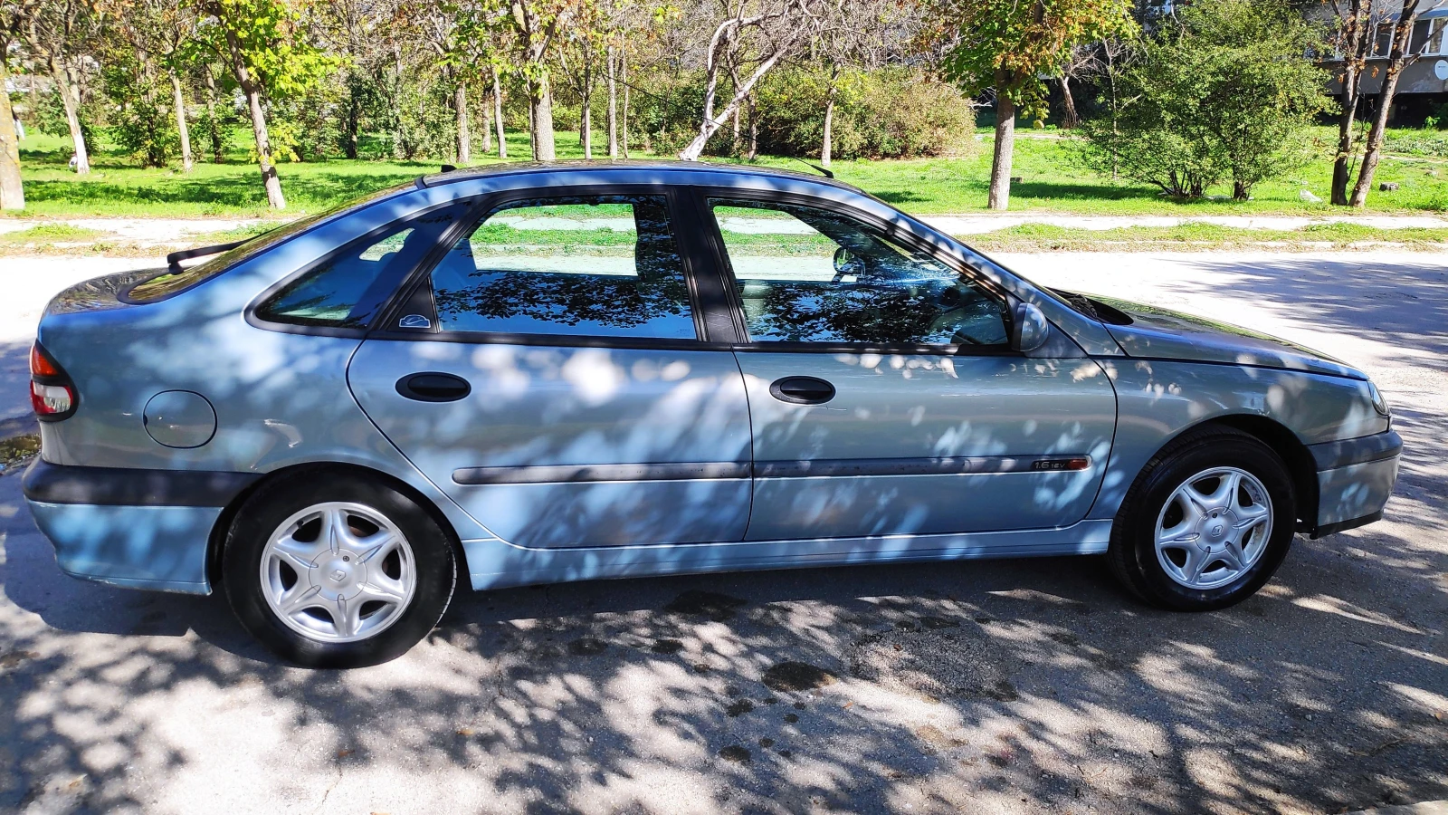 Renault Laguna 1.6 16V БЕНЗИН/ГАЗ - изображение 3