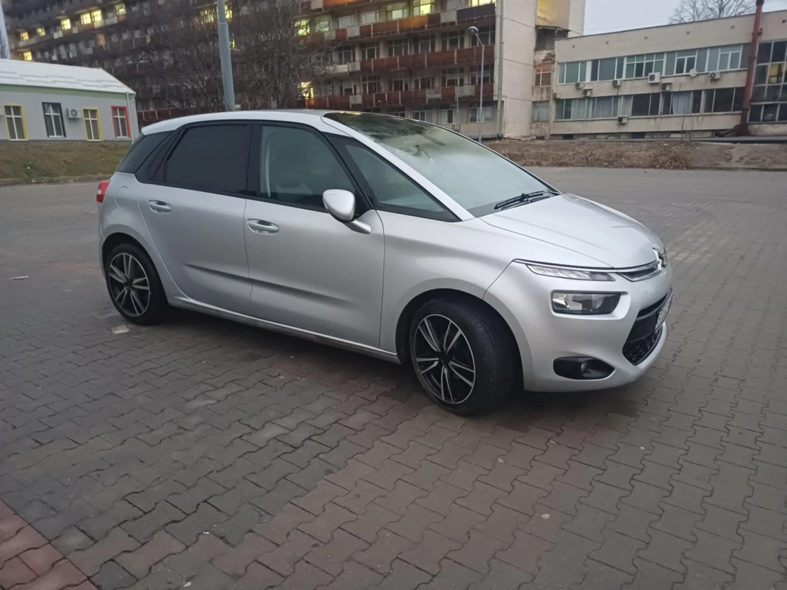 Citroen C4 Picasso 1.6 HDI - изображение 2