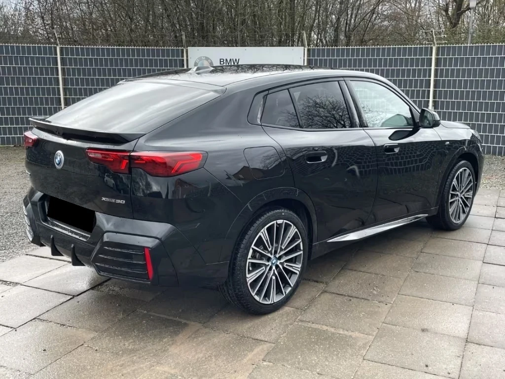 BMW iX2 XDRIVE30 M-SPORT PAKET HEAD-UP H/K, снимка 3 - Автомобили и джипове - 53966579