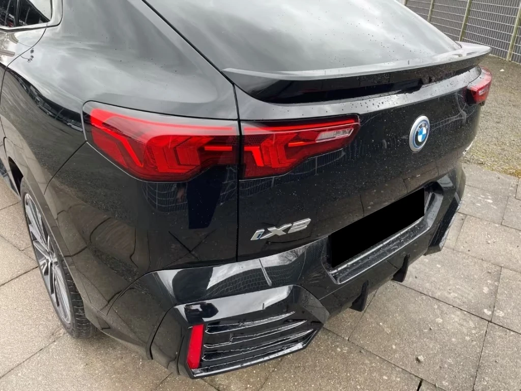 BMW iX2 XDRIVE30 M-SPORT PAKET HEAD-UP H/K, снимка 2 - Автомобили и джипове - 53966579