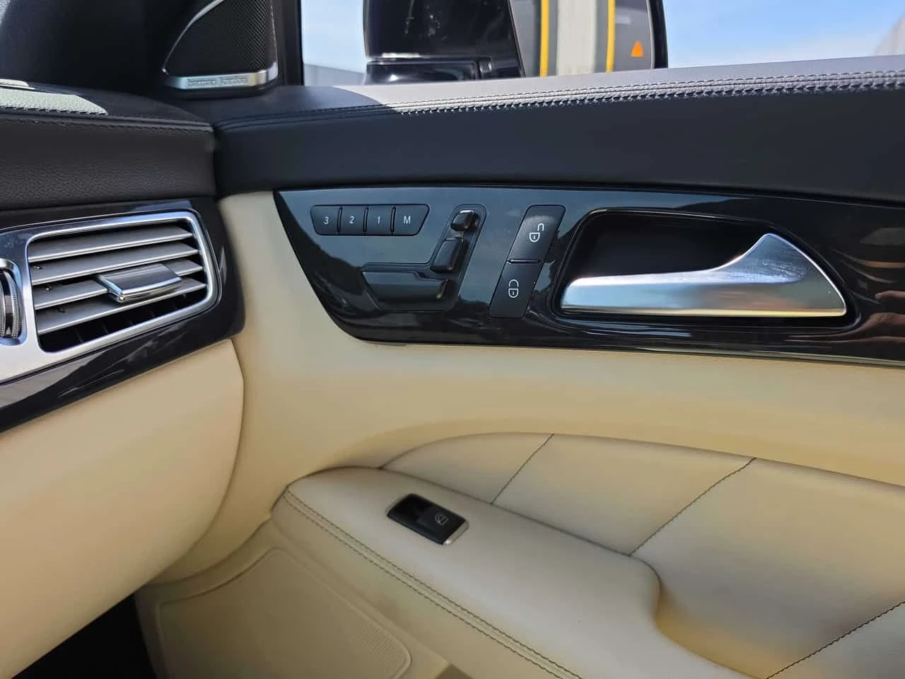 Mercedes-Benz CLS 550 | БЕЗ УДАРИ| КЛИПОВЕ| CARFAX| АВТОКРЕДИТ, снимка 17 - Автомобили и джипове - 54756992