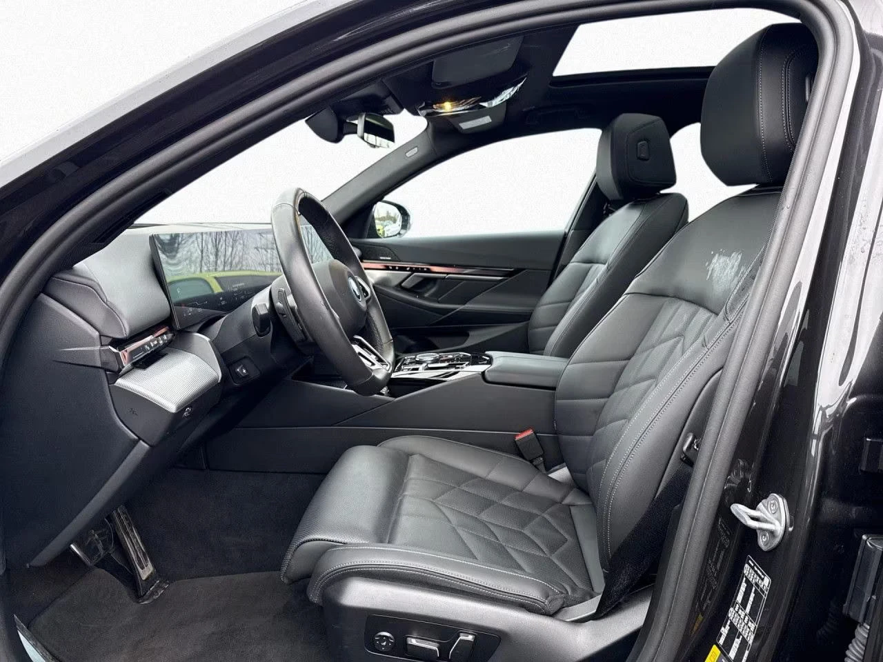BMW 550 e/xDRIVE/489HP/M SPORT/PANO/360/PRO/MEMO/HUD/541z, снимка 8 - Автомобили и джипове - 55172049