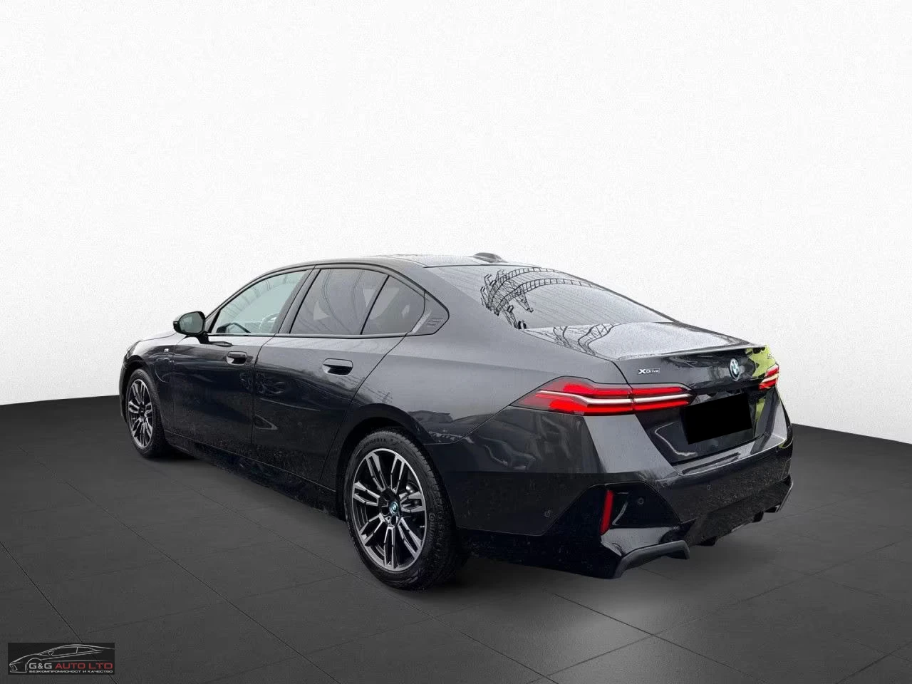 BMW 550 e/xDRIVE/489HP/M SPORT/PANO/360/PRO/MEMO/HUD/541z, снимка 2 - Автомобили и джипове - 55172049