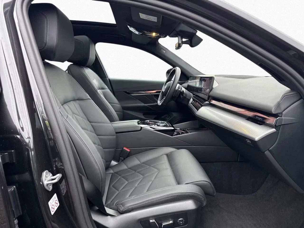 BMW 550 e/xDRIVE/489HP/M SPORT/PANO/360/PRO/MEMO/HUD/541z, снимка 9 - Автомобили и джипове - 55172049