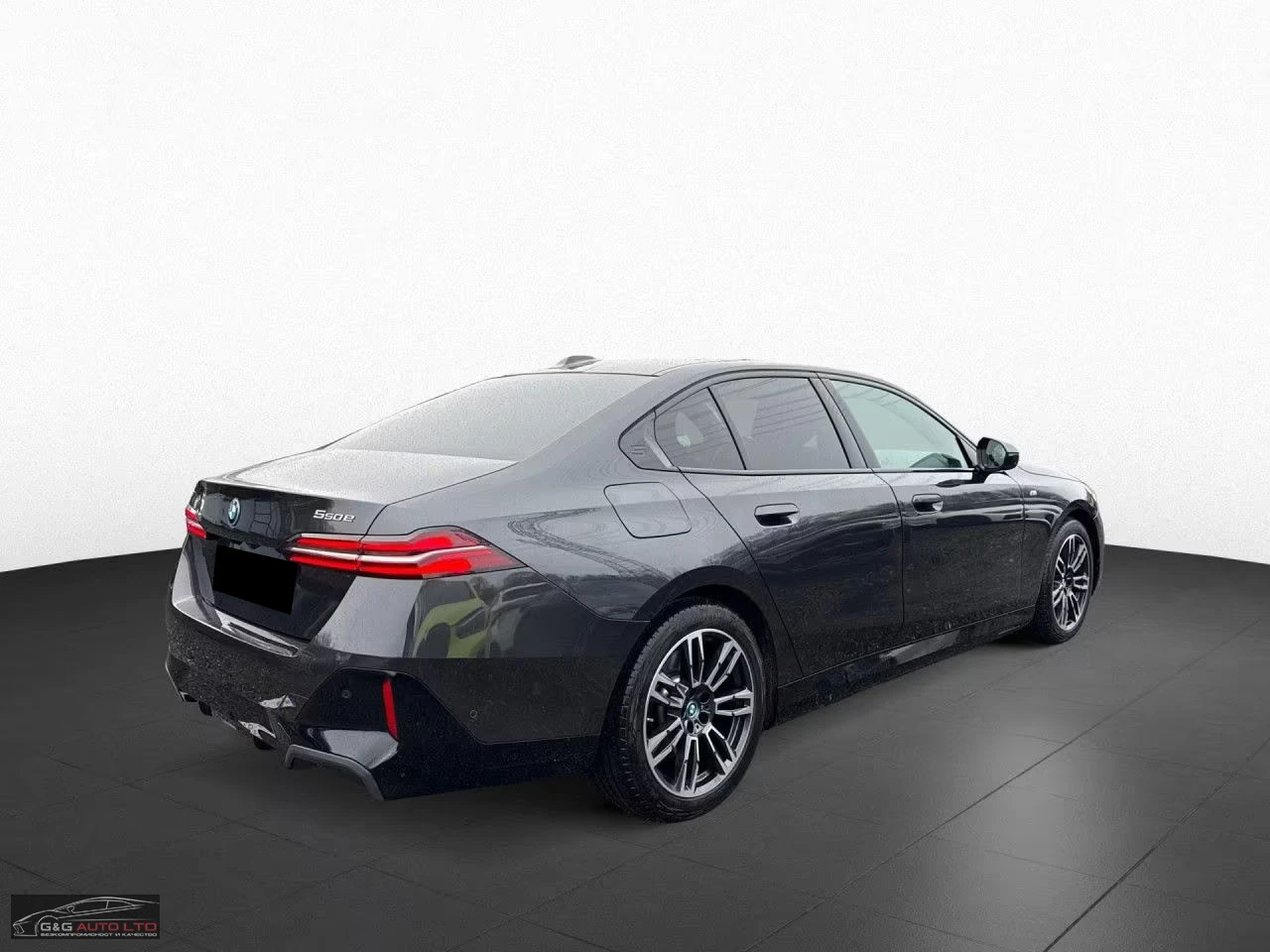 BMW 550 e/xDRIVE/489HP/M SPORT/PANO/360/PRO/MEMO/HUD/541z, снимка 4 - Автомобили и джипове - 55172049